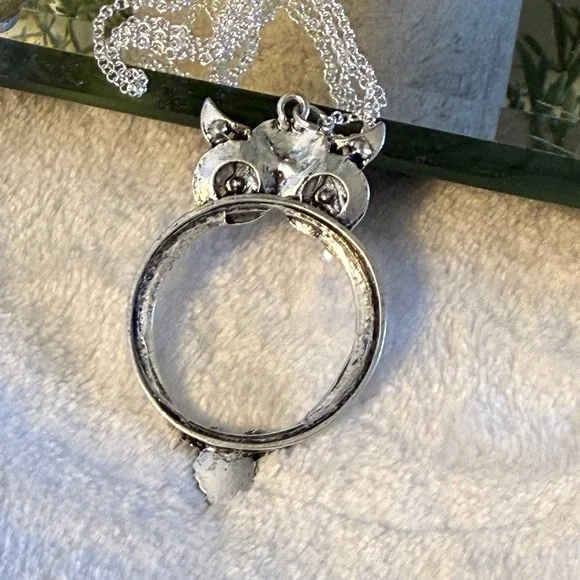 Silvertone Owl Pendant With magnifying glass with chain - Picture 3 of 7